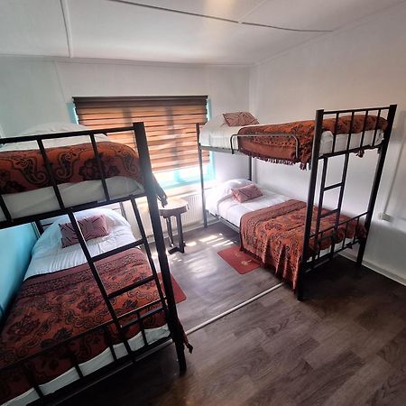 Hostel Kuntur ปวยร์โตนาตาเลส ภายนอก รูปภาพ
