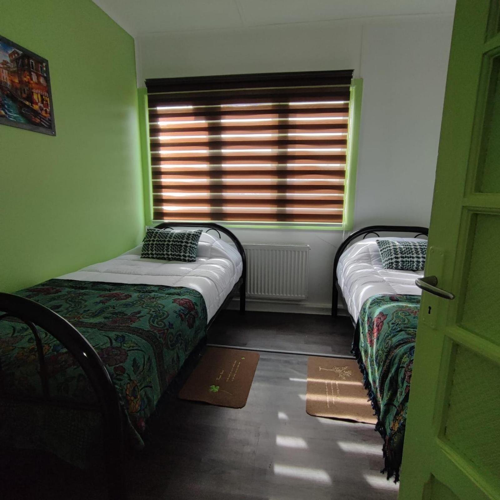 Hostel Kuntur ปวยร์โตนาตาเลส ภายนอก รูปภาพ